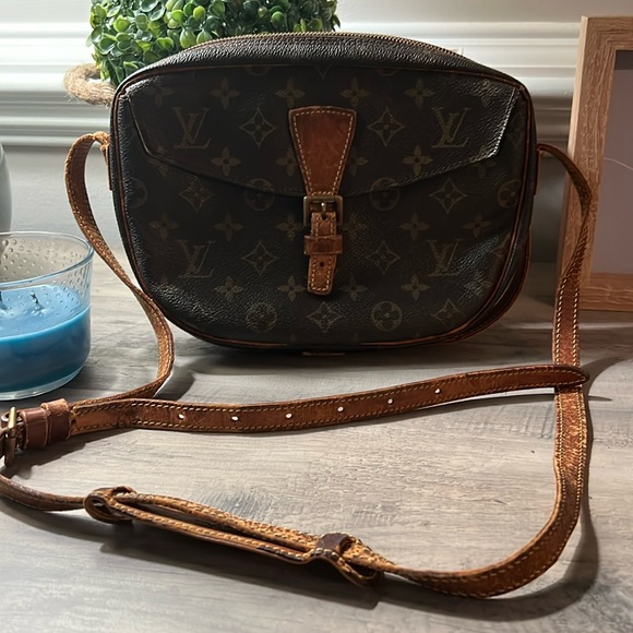 Louis Vuitton Handbags - Vintage Louis Vuitton Crossbody (needs repairs)